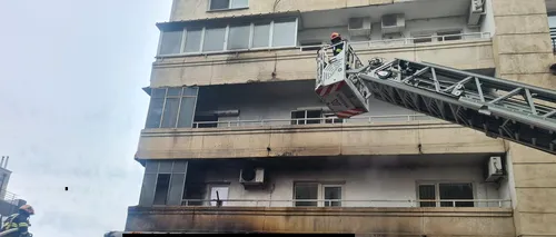 VIDEO | Incendiu la un bloc din București, izbucnit de la gunoiul menajer din zonă. Mai mulți locatari au fost evacuați
