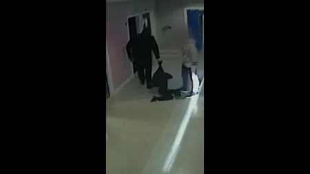 Caz șocant. Un copil care suferă de autism, bătut de un ofițer de poliție (VIDEO)
