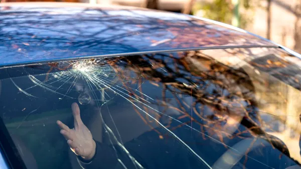 Codul Rutier 2026 | Circuli cu parbrizul crăpat? Cum te sancționează legea în acest caz