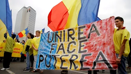 Mii de persoane participă în Capitală la un marș pentru unirea Basarabiei cu România 