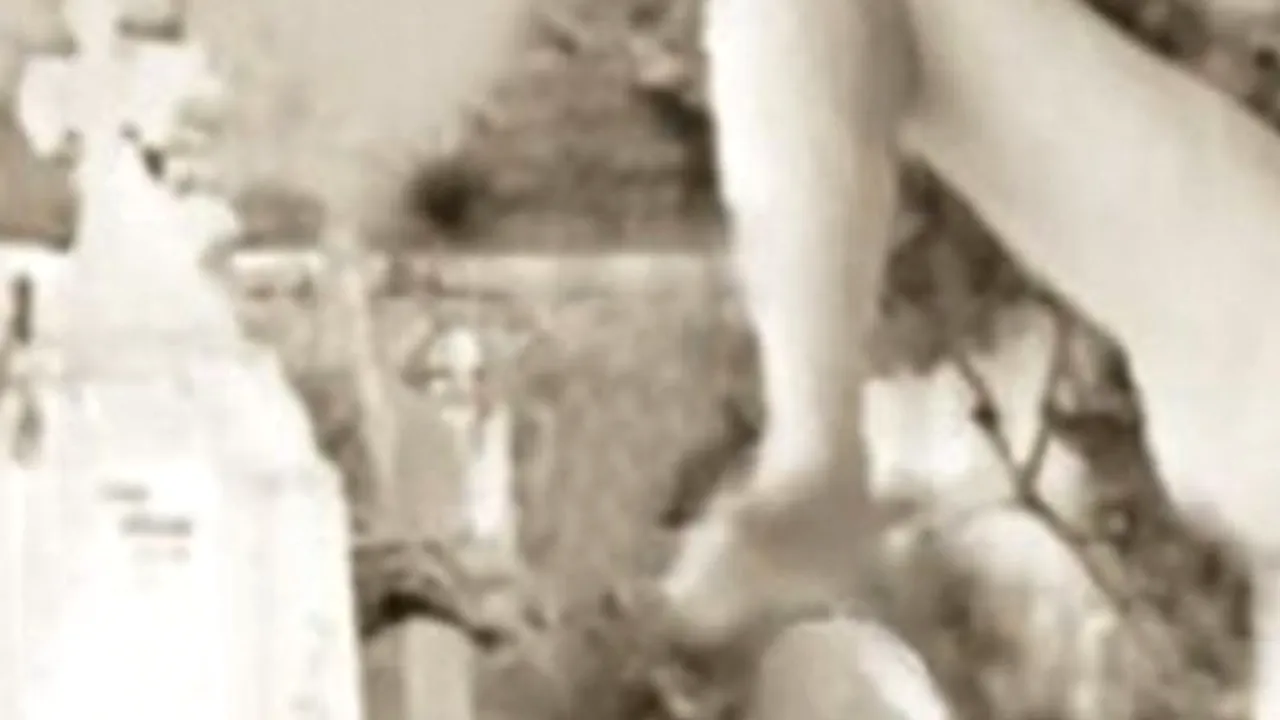 INCREDIBIL! Piatra de mormânt pornografică! Așa s-a răzbunat un ROMÂN pe soția care a făcut sex cu alți bărbați!
