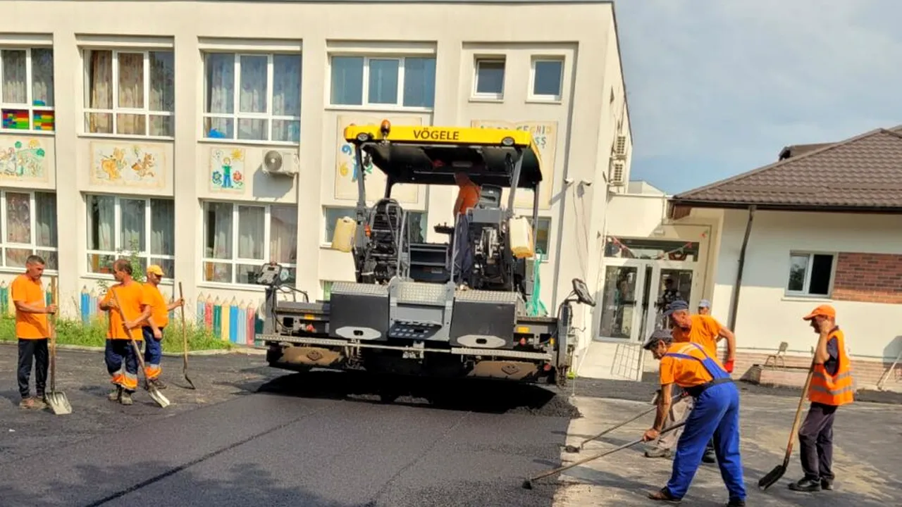 (P) Societatea Infrastructură S5 S.A. a intervenit pentru refacerea curților interioare ale Grădiniței nr. 54 și Școlii Gimnaziale nr. 131