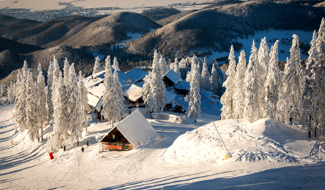 Începutul sezonului de schi la munte. Sursa Foto: Shutterstock 