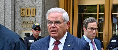 Senatorul american Bob Menendez, găsit vinovat pentru mită. Politicianul democrat din statul New Jersey a primit LINGOURI DE AUR și un Mercedes-Benz