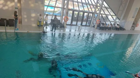 VIDEO | Cum au ajuns șase români să joace patru ore șah și cărți... sub apă. Vor să doboare un record