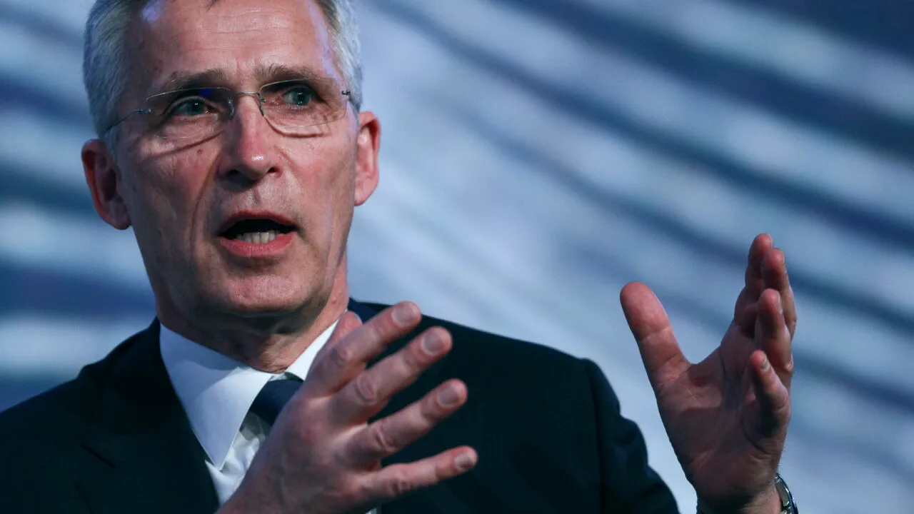 Jens Stoltenberg a îndemnat Grecia și Turcia să-şi rezolve neînţelegerile din Marea Egee pentru a se evita escaladarea tensiunilor