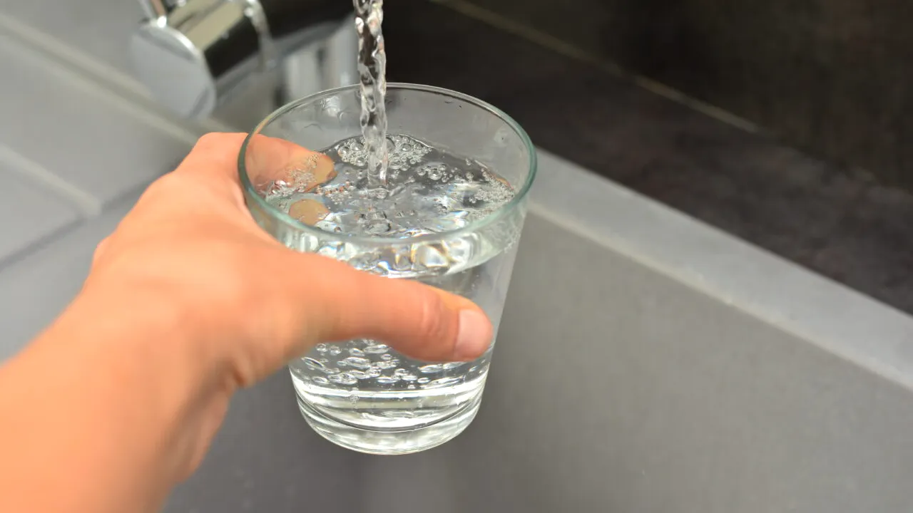 Se oprește apa caldă în mai multe zone din București: peste 120 de blocuri, afectate