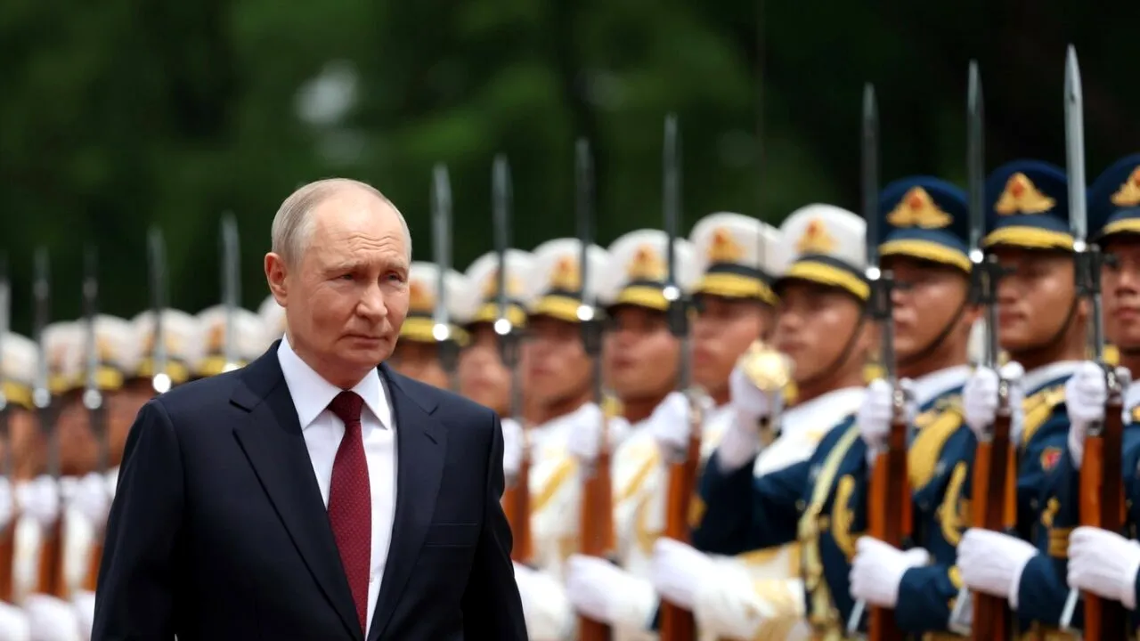 Putin a fost primit pe covorul roșu la Beijing, dar n-a plecat cu acordul pentru Power of Siberia 2 în buzunar. „Vizită mult mai simbolică, dar în politica externă simbolurile înseamnă mult”