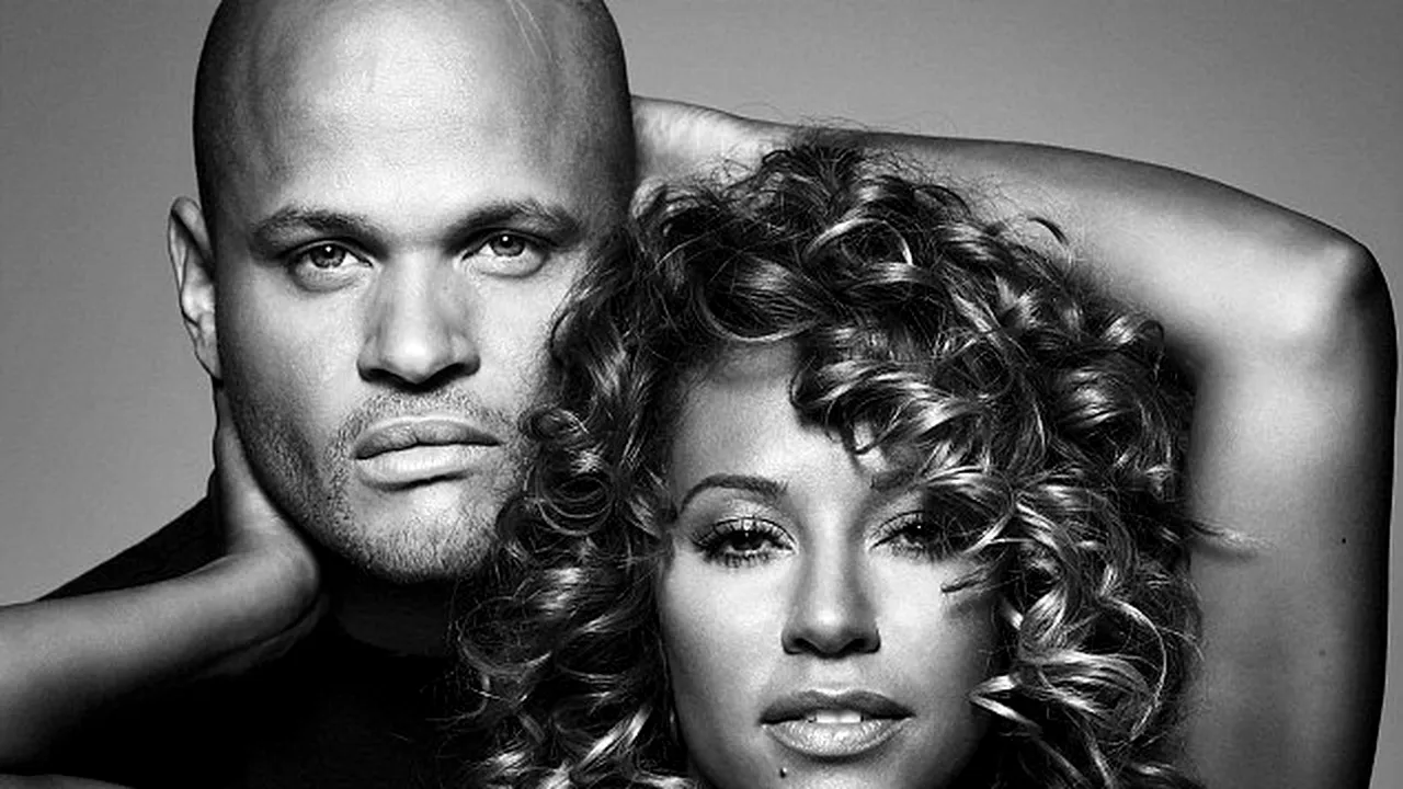 Mel B, topless pe coperta revistei Cosmopolitan, alături de soțul ei. Controversa din spatele acestei imagini