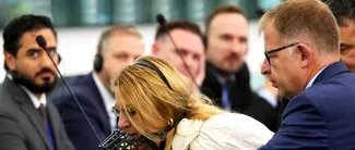 Cum face ȘOȘOACĂ de râs România, în Parlamentul European / Reacțiile colegilor: „Diana Șoșoacă a fost EXORCIZATĂ în Parlamentul European”
