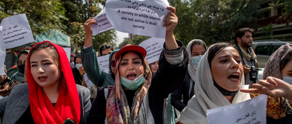 Femeile afgane nu mai pot lucra în administrația din Kabul. Primarul orașului: ”Pot să spele toaletele”
