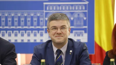 Ministrul USR, Irineu Darău, a prins gustul puterii și propune ca Guvernul demis Bolojan să rămână până în august: „E așa catastrofal scenariul?”