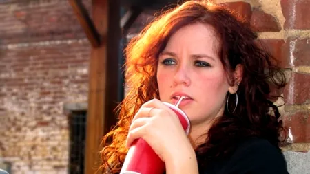 STUDIU. Riscurile la care te expui dacă bei zilnic sucuri carbogazoase