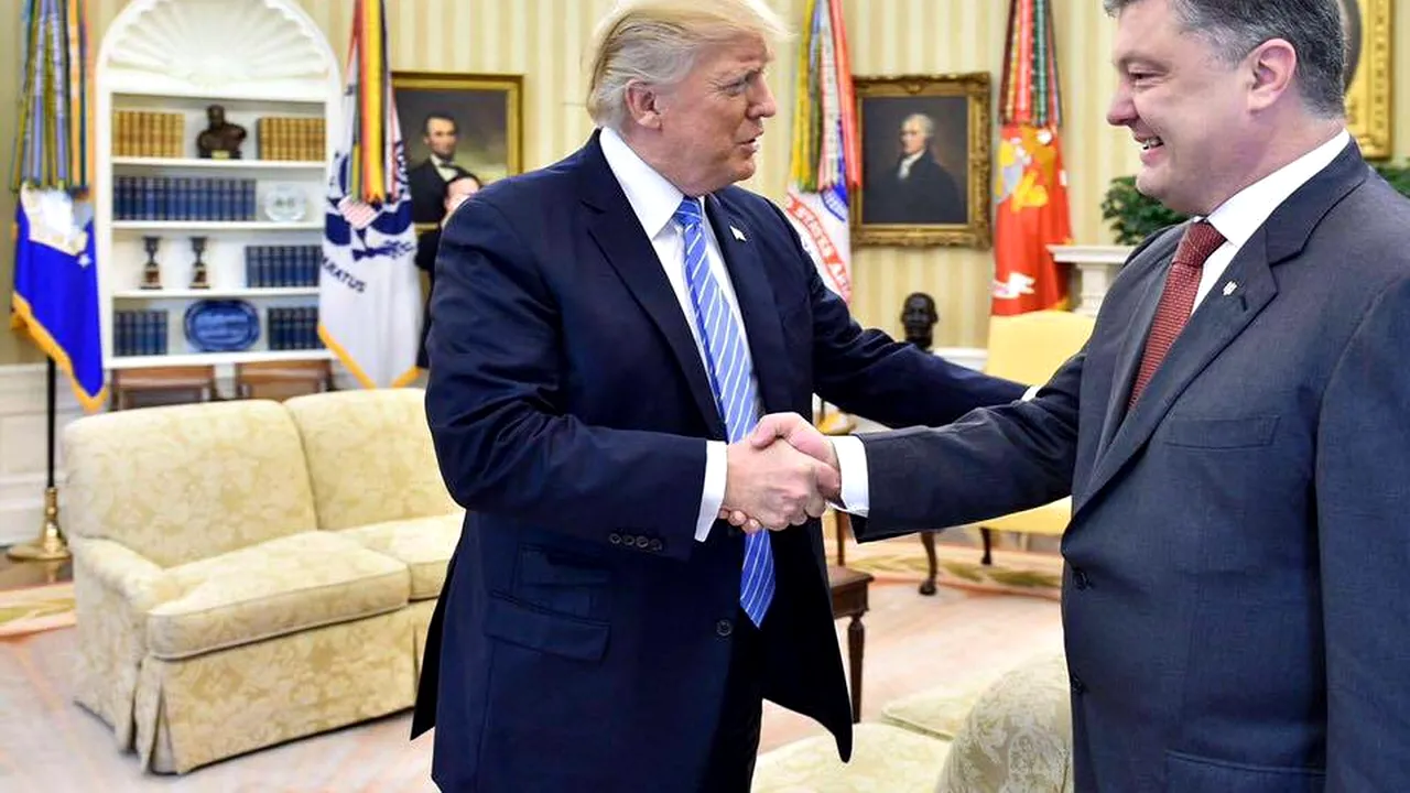 Președintele Ucrainei Petro Poroșenko a plătit 400.000 de dolari pentru a se întâlni cu Donald Trump