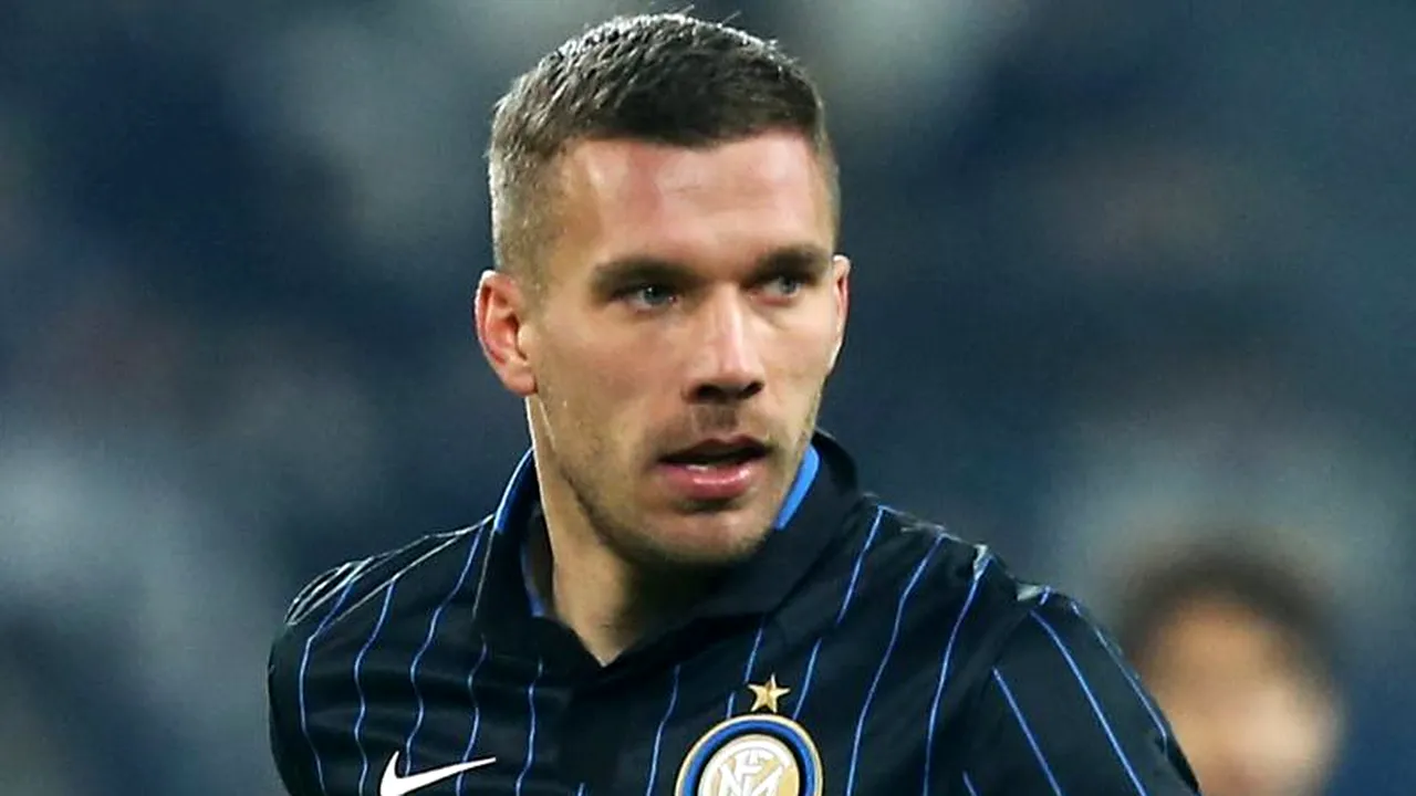 Podolski îl arată obrazul lui Arsene Wenger, antrenorul care l-a împrumutat la Internazionale Milano