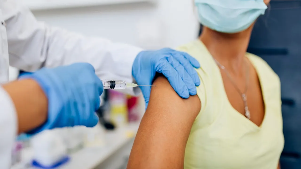 Mai puțin de 7.000 de persoane s-au vaccinat în ultimele 24 de ore. Numărul este cu peste 3.000 mai mic decât cel raportat sâmbătă