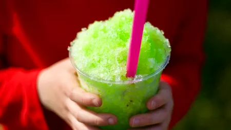 Băutura răcoritoare ce afectează sănătatea copiilor. Medicii pediatri avertizează asupra pericolului pentru sănătate