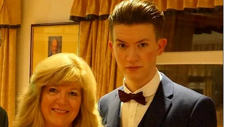 Pare un adolescent liniștit, dar ascunde un secret neașteptat. ''Trebuie să mă comport ca și cum totul ar fi OK''