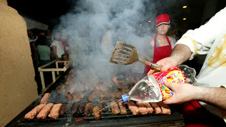 RĂZBOIUL CALORIILOR. Ce îngrașă mai mult dintre 100 de grame de mici, hamburger, ciocolată, pâine sau mere