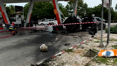 Grav accident în Dolj. Două mașini au distrus o stație peco
