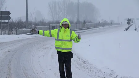 Suceava: Mai multe tiruri, blocate pe DN 17A, din cauza zăpezii
