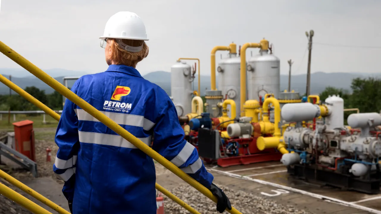 OMV Petrom se așteaptă să nu plătească taxa de solidaritate în România, impusă de Guvern, după transpunerea regulamentului UE, pentru supraimpozitarea profiturilor din petrol și gaze