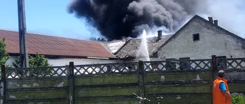 Alertă de nor toxic în Caraș-Severin în urma unui incendiu. ANM: Norul se deplasează spre sud-est