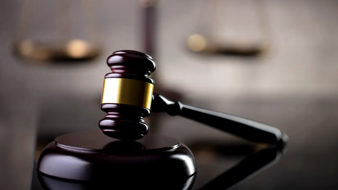 EXCLUSIV | Câți condamnați și judecați pentru abuz în serviciu ar fi scăpat dacă se punea prag la abuzul în serviciu. Prejudiciile sunt uriașe