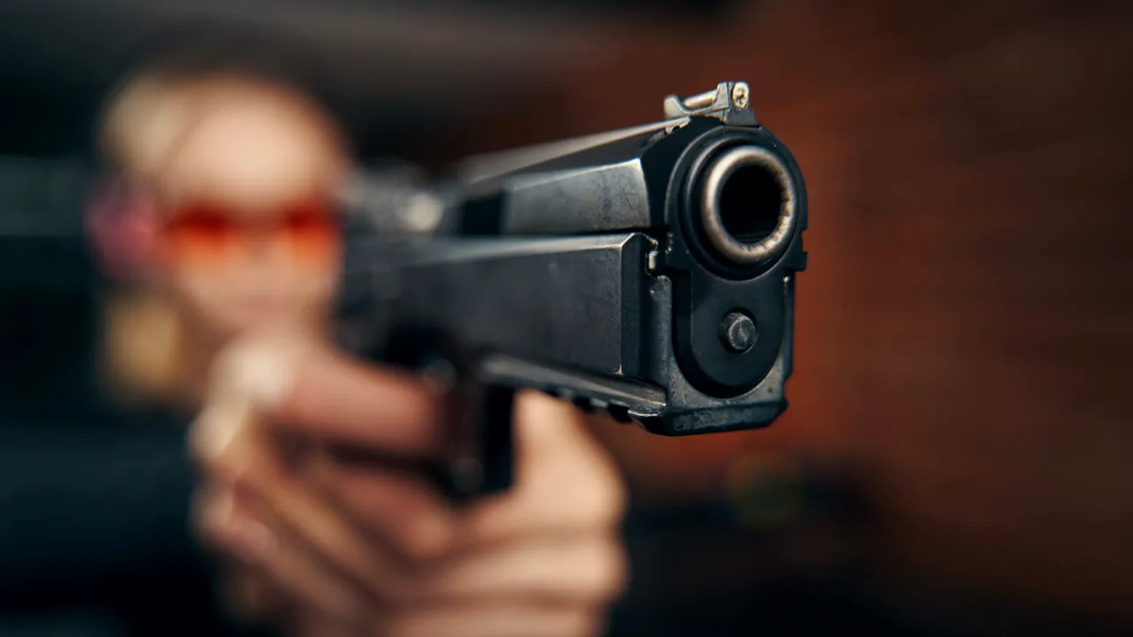 Doi ROMÂNI au tras mai multe focuri de armă în fața unui restaurant din Italia: 