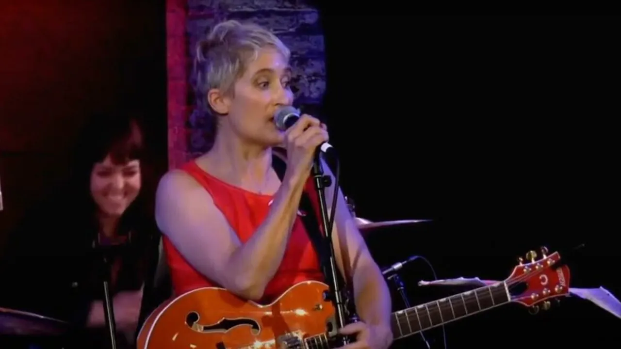 Cântăreața Jill Sobule a murit la 66 de ani. Era cunoscută pentru hitul „I Kissed a Girl”