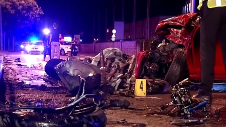 Accident cumplit în Capitală! Un motociclist a fost aruncat 10 metri în aer după impactul cu o mașină iar motorul a luat foc - FOTO