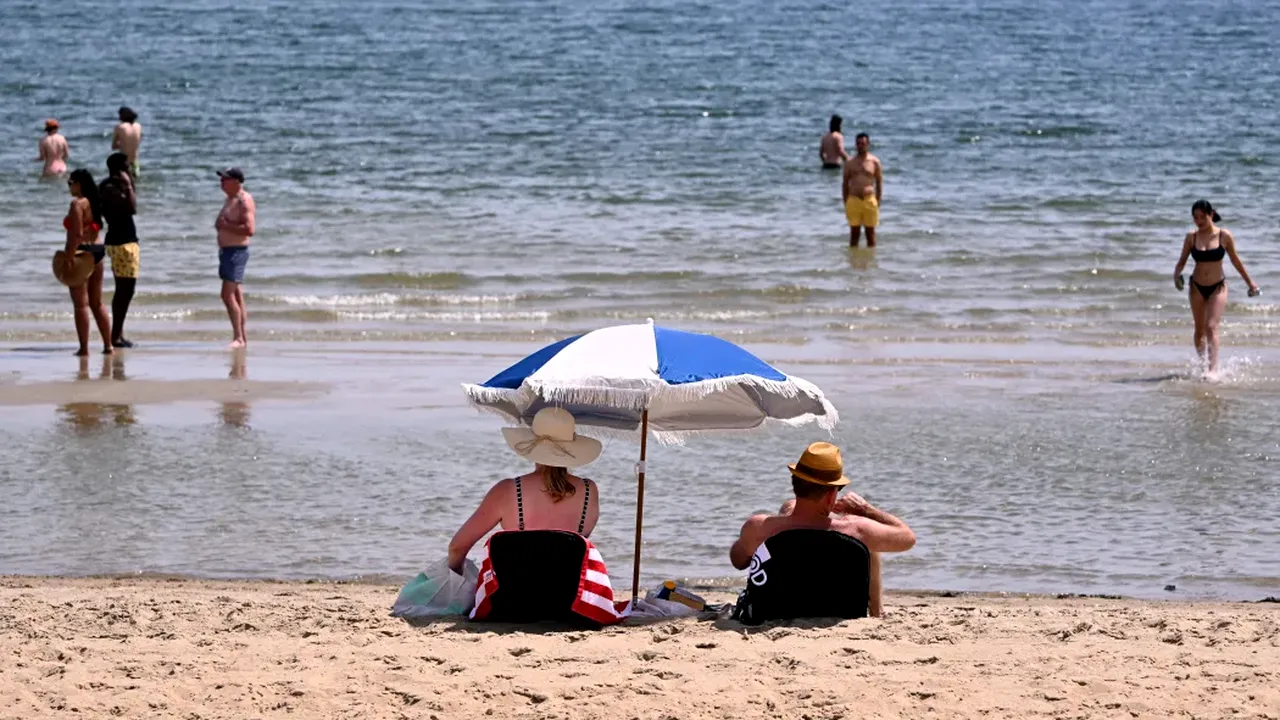 Baie de sânge pe o plajă în Australia. 16 morți și 38 răniți, după ce doi atacatori au deschis focul