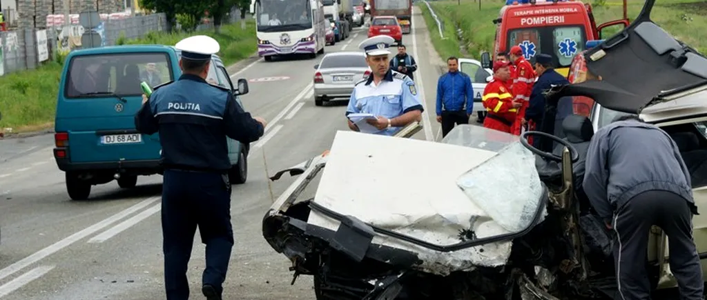 Zece dintre pasagerii aflați în microbuzul implicat în accidentul de la Nistorești, duși la spital