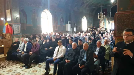 Preoții și politicienii din Prahova, la BISERICĂ pentru a discuta despre referendumul privind redefinirea familiei