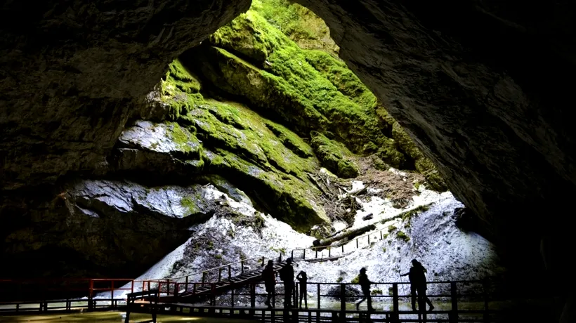 Peștera Scărișoara - adăpostul celui mai mare ghețar subteran din România