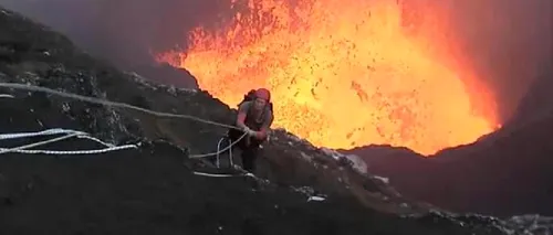 VIDEO. Imagini cu un cercetător care coboară în interiorul unui vulcan activ