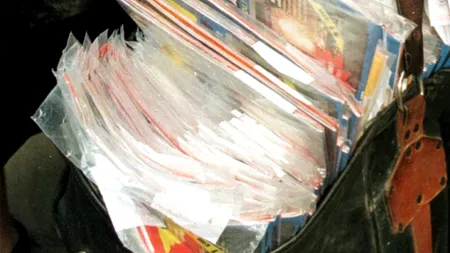 Poștașul arădean suspectat că a fugit cu peste 15.000 de lei a fost prins cu ajutorul familiei sale