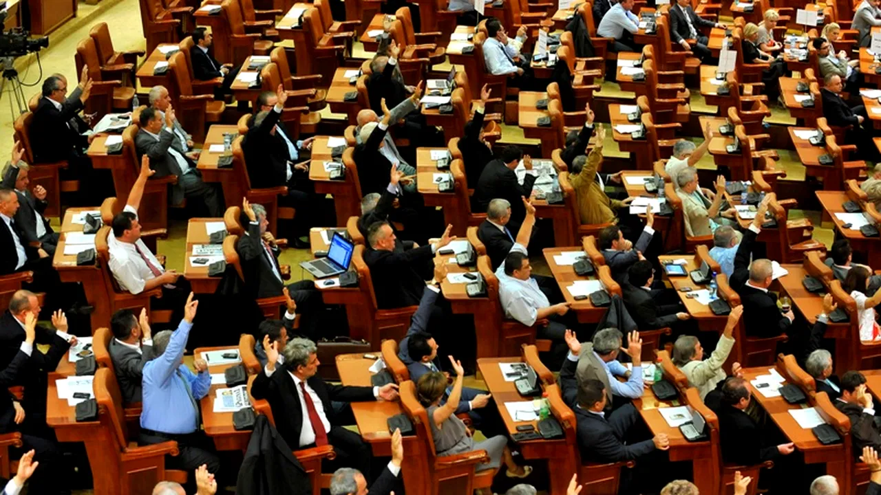 CEARTĂ în Camera Deputaților între ministrul de Finanțe, Florin Georgescu și fostul ministru, Gheorghe Ialomițianu pe tema bugetului. 