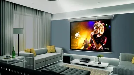 Schimbare la vârful pieței românești de videoproiectoare. Cine este noul lider