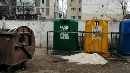 Gest incredibil: Gălățenii au furat pubelele cu sare puse de autorități pentru a evita alunecările lângă blocuri