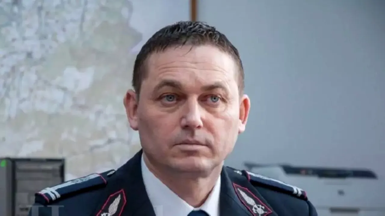 Fostul șef al ISU Hunedoara, dus în stare gravă la spital după ce s-a împușcat în piept din greșeală / Soția lui a sunat la 112 / Poliția a deschis o anchetă