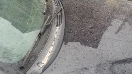 De unde a apărut praful albicios sau roșiatic care s-a adunat pe mașinile din România