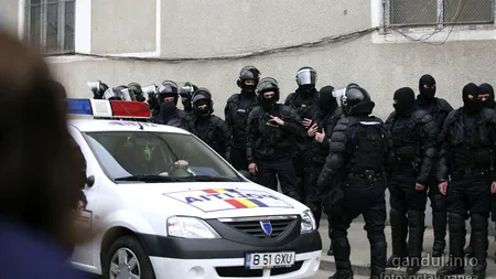 Fostul primar din Caracal și mai mulți funcționari, ridicați în urma unor percheziții