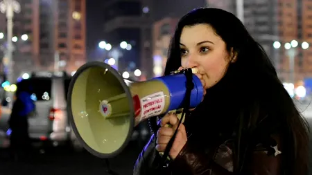 O femeie din Cluj a fost amendată cu 9.000 de lei pentru că a organizat mai multe proteste: Jandarmeria Cluj. Lăsați-o baltă