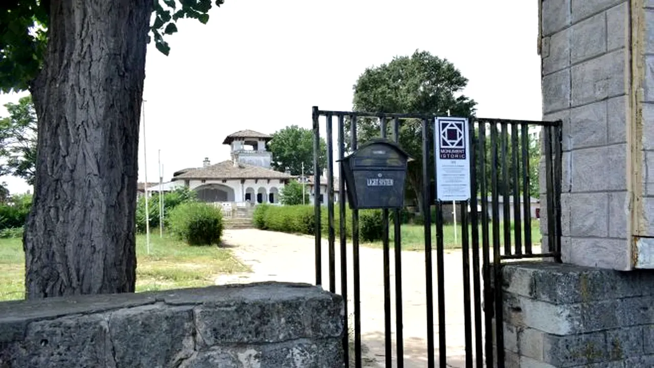Locul în care își petreceau concediile Regii României, în paragină. POVESTEA unei bijuterii istorice, distrusă de birocrație și de nepăsarea statului