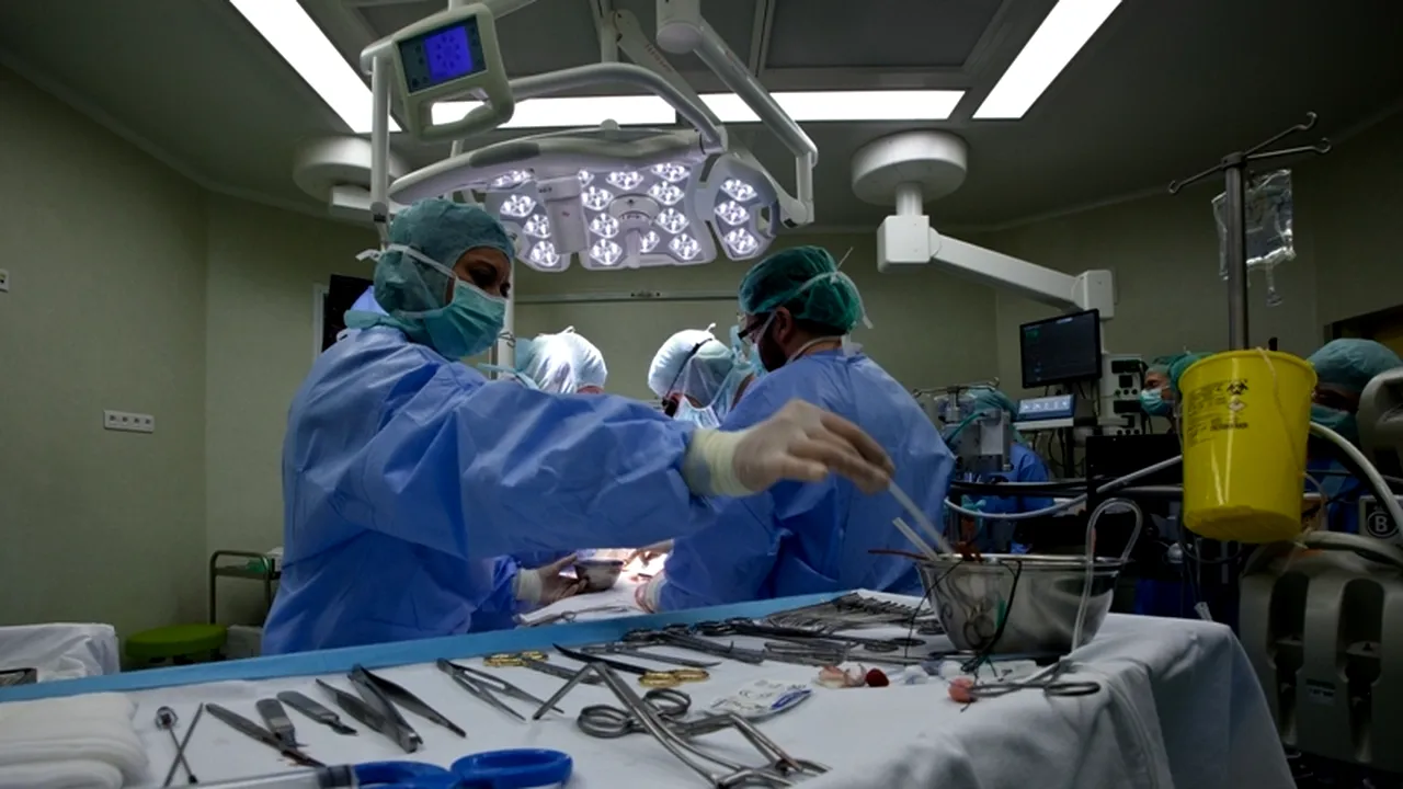 Reușită medicală de excepție în Franța. Ce soluție au găsit medicii pentru salvarea unei femei cu cancer osos