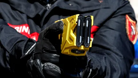 „M-ai CURENTAT! Vrei să mă omori?” MOTIVUL pentru care un director DSP și-a atacat colegul cu electroșocuri