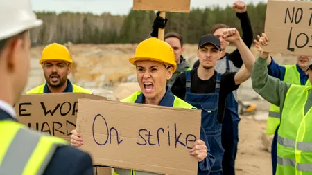 Decizie ICCJ: Contractul individual de muncă se suspendă automat în caz de grevă