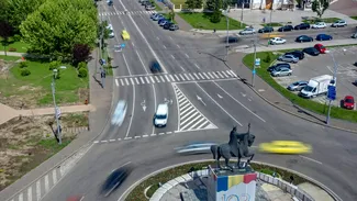 Codul Rutier 2026 | Ai prioritate când ieși din parcare, benzinărie sau curte? Ce arată legea