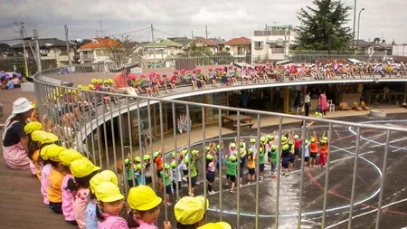 Cum își curăță elevii din Japonia propriile școli. VIDEO